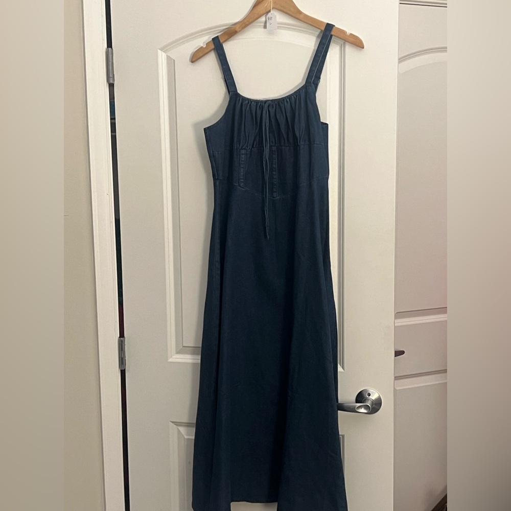 Elegant Black Sleeveless Dress
